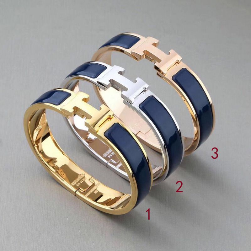 Hermes Paris Modernist Chaine d'Ancre Gold Toggle Medium Link Bracelet For  Sale at 1stDibs | hermes link bracelet gold, chaine d'ancre bracelet gold,  hermes gold chaine d'ancre bracelet